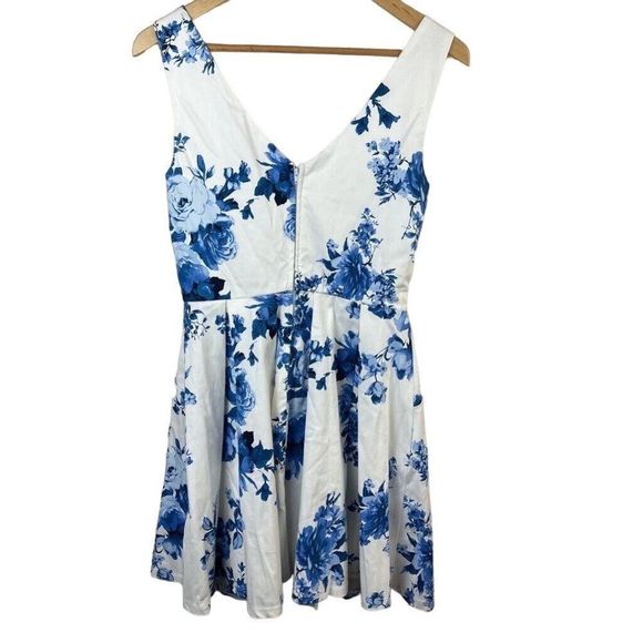 Jun & Ivy Dress Floral Fit And Flare White Blue Lined V Neck Strap Knit S New - Picture 5 of 14